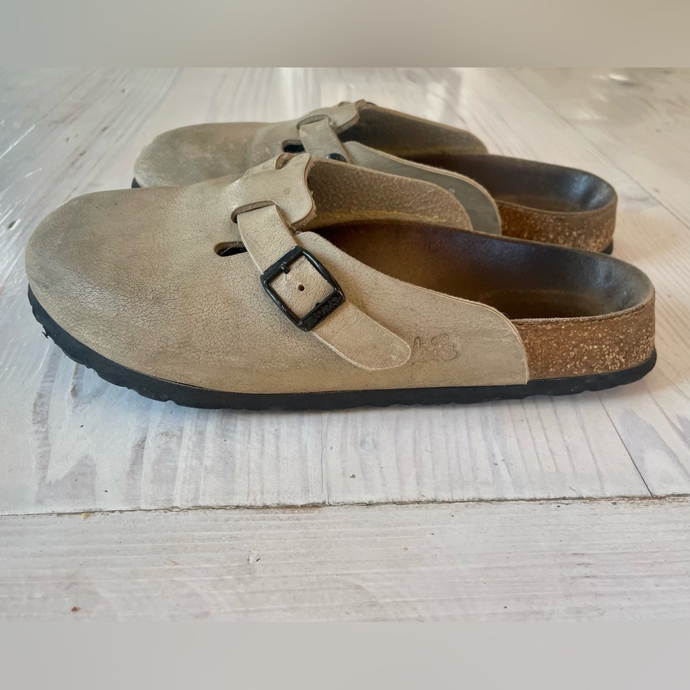 Birkenstock Birki’s Boston Low Vamp Taupe Beige Suede clogs. EU 39 US 8